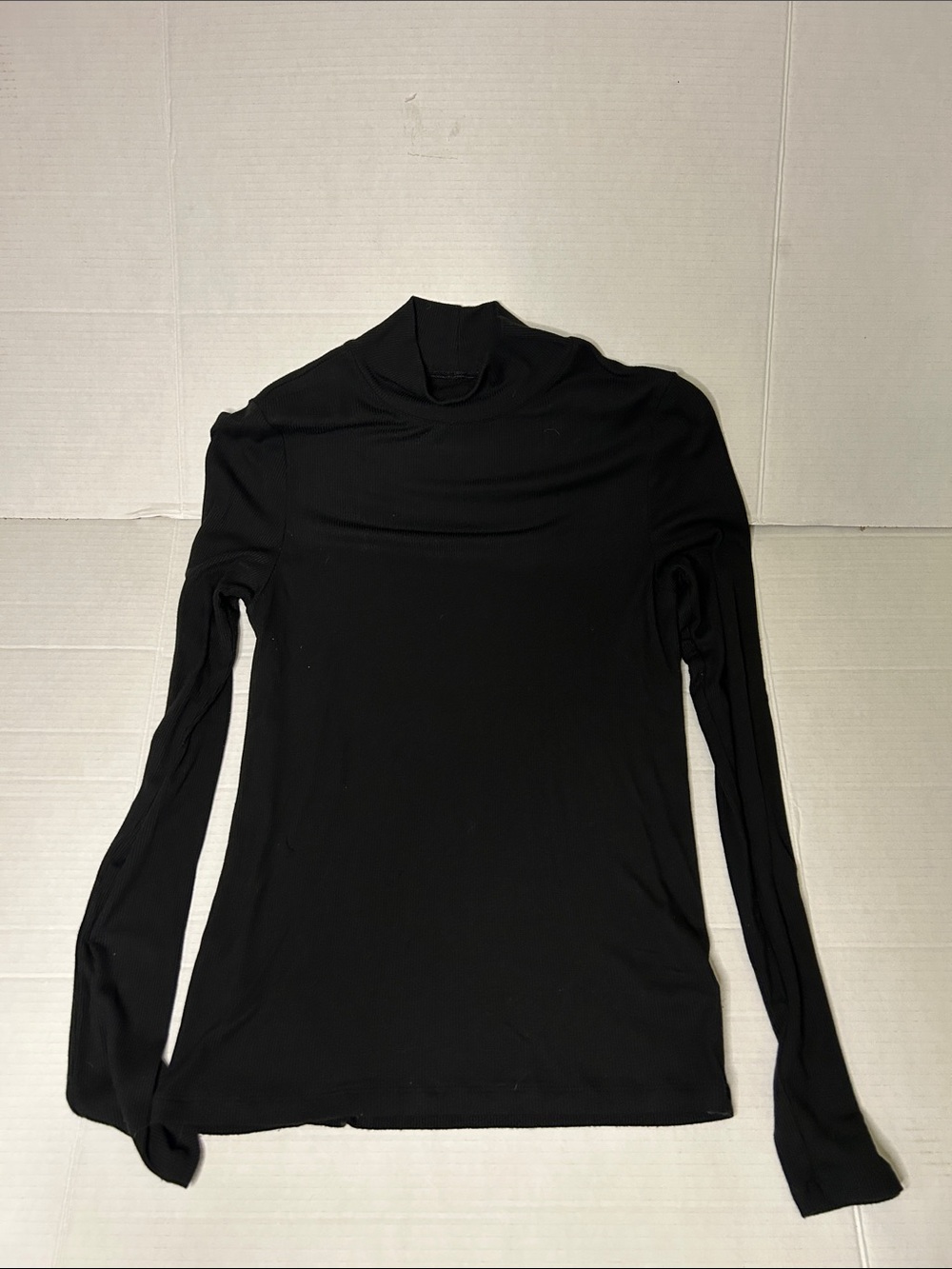 American Eagle size medium ribbed mock turtleneck. Ultra soft and body con.